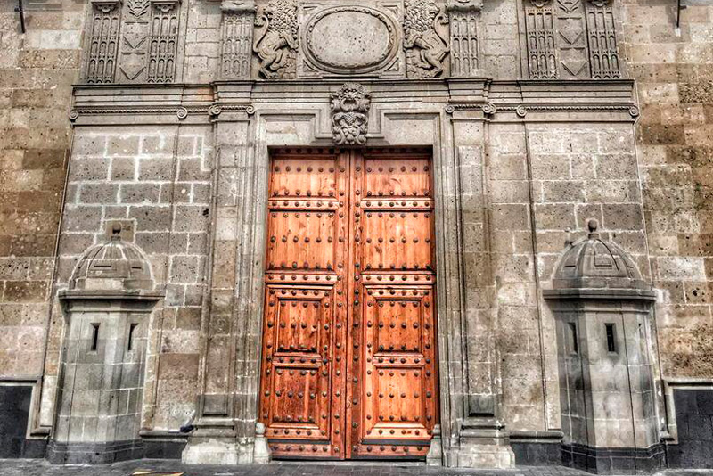 Archivo:Puerta de Palacio Nacional.jpg