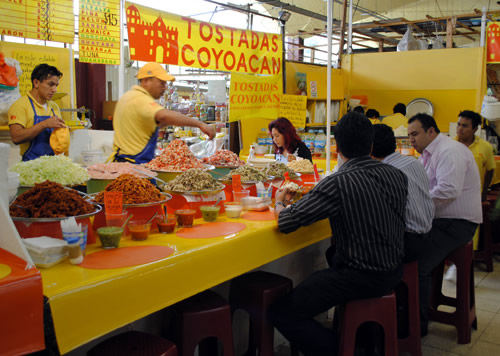 Archivo:Interior del Mercado de Coyoacán.jpg