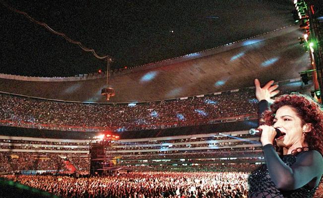 Archivo:Gloria Estefan Estadio Azteca.jpg