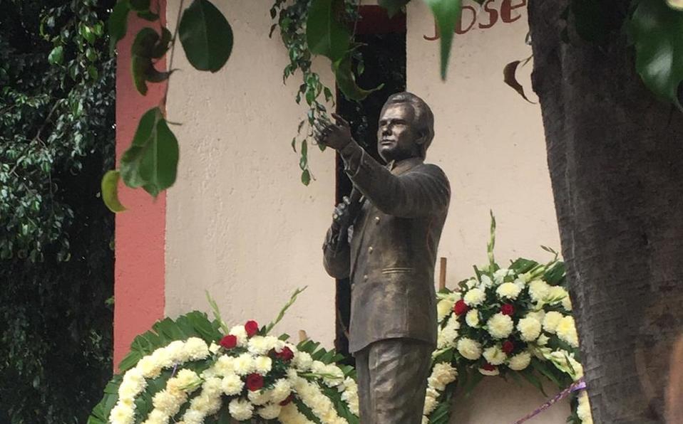 Estatua de José José