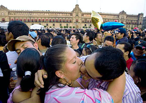Archivo:Besos.png