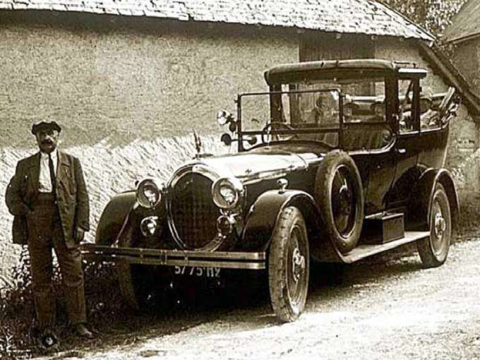 Archivo:Primer automóvil.jpg