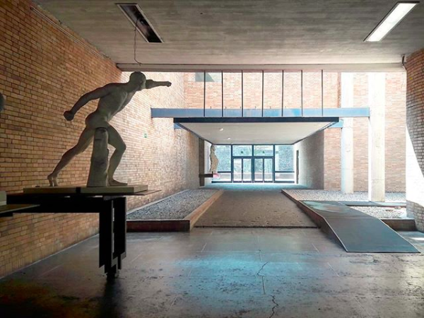 Vestíbulo de la Facultad de Arquitectura