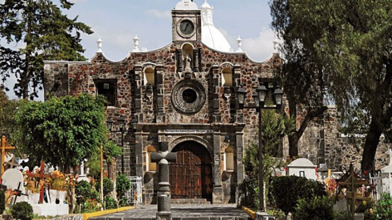 Parroquia y exconvento de San Andrés Apóstol en Mixquic.jpg