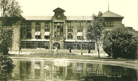 Archivo:Estación Colonia 2.jpg