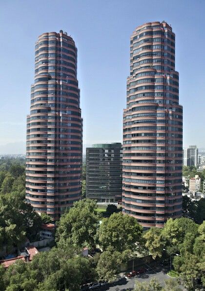 Archivo:Residencial del Bosque 2.jpg