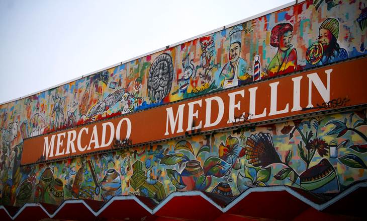 Fachada del Merdcado de Medellín ubicado en Av Medellin 34, esquina Campeche