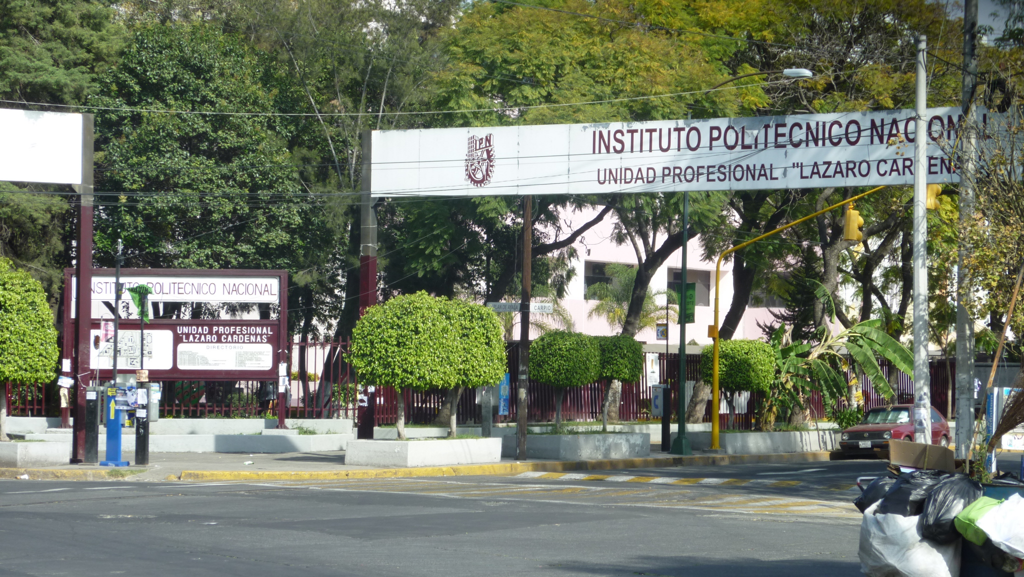 Casco santo tomas.jpg