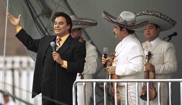 Archivo:Juan Gabriel 2000 Zócalo.jpg