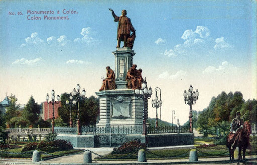 Archivo:Monumentos a Colón .jpg
