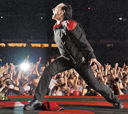 Archivo:U2 CDMX 1992.jpg