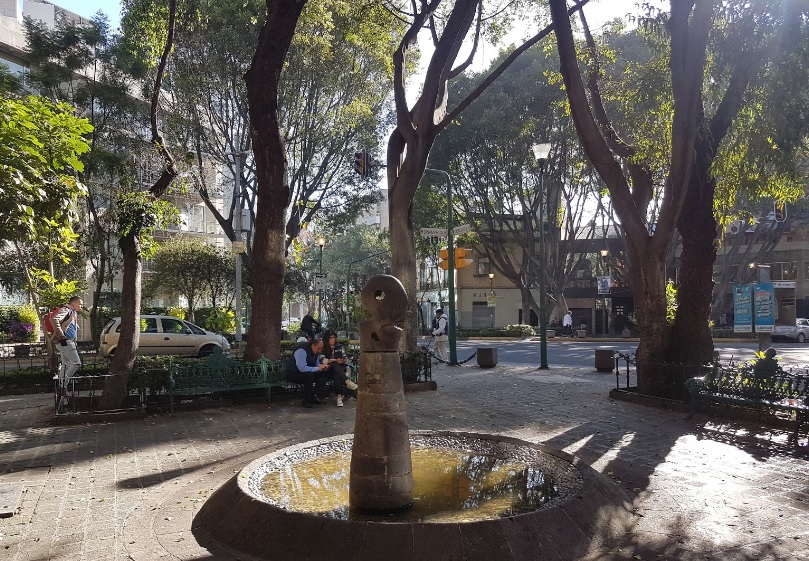 Glorieta Plaza Washington 3.jpg