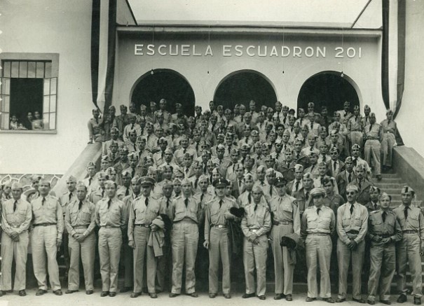 Archivo:Escuadrón 201.jpg