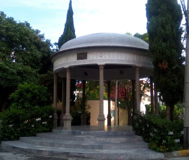 Glorieta Kiosko Carlos Flores.jpg
