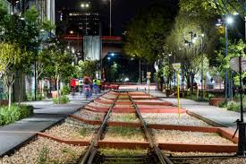 Archivo:Parque lineal Ferrocarril de Cuernavaca.jpg