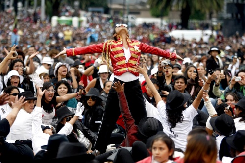 Archivo:Record Michael Jackson.jpg