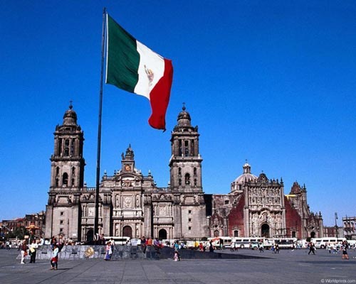 Archivo:Asta Bandera Zócalo.jpg