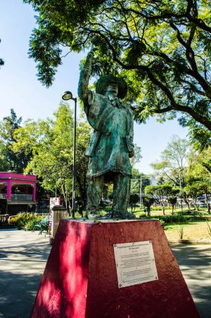 Monumento a Juan Antonio Urdapilleta "El Chintololo"
