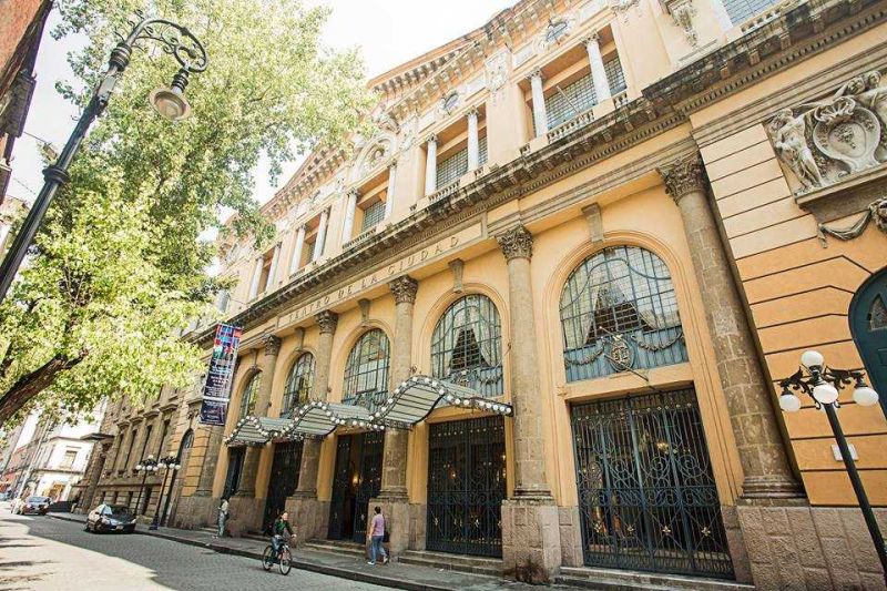 Archivo:Teatro-esperanza-iris.jpg