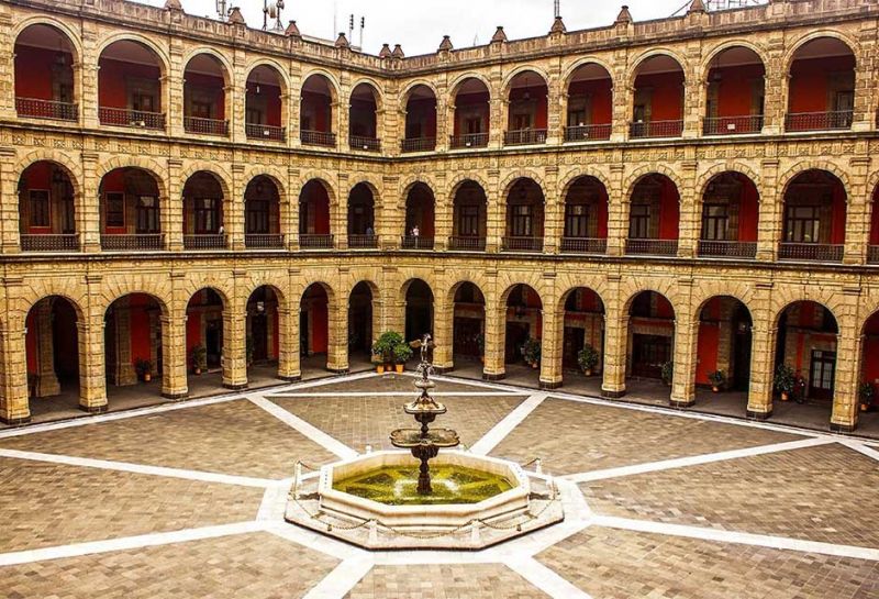 Archivo:Antiguo-Colegio-San-Ildelfonso-galeria3.jpg