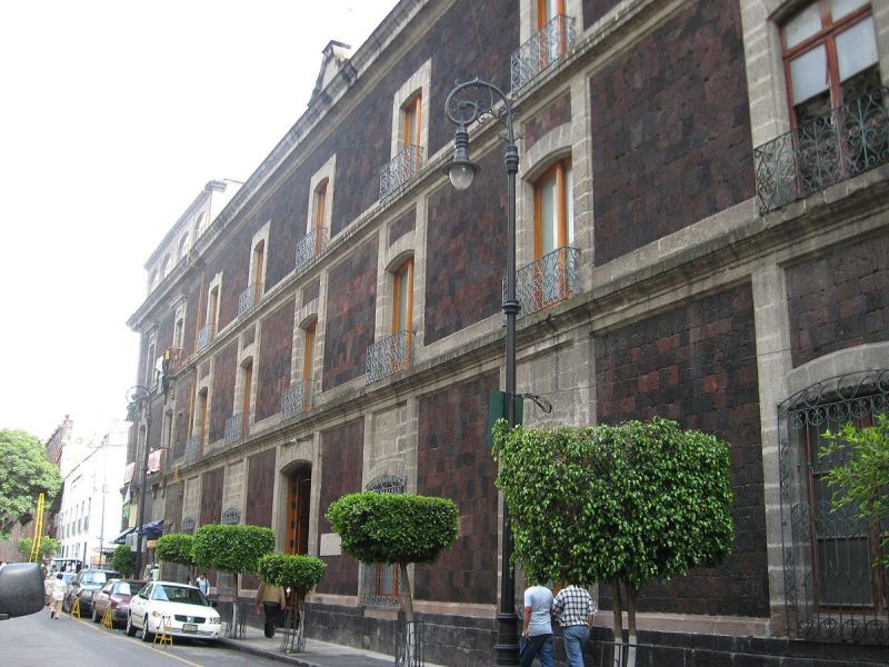 Archivo:18032020-colegio-nacional.jpg