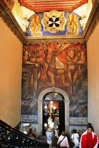 Orozco, José Clemente "Omni-Ciencia", 1925. Mural al interior de la Casa de los Azulejos, Ciudad de México.