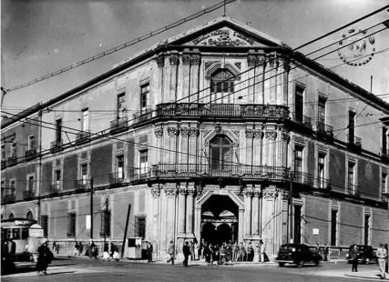 Real y Pontificia Universidad.jpg
