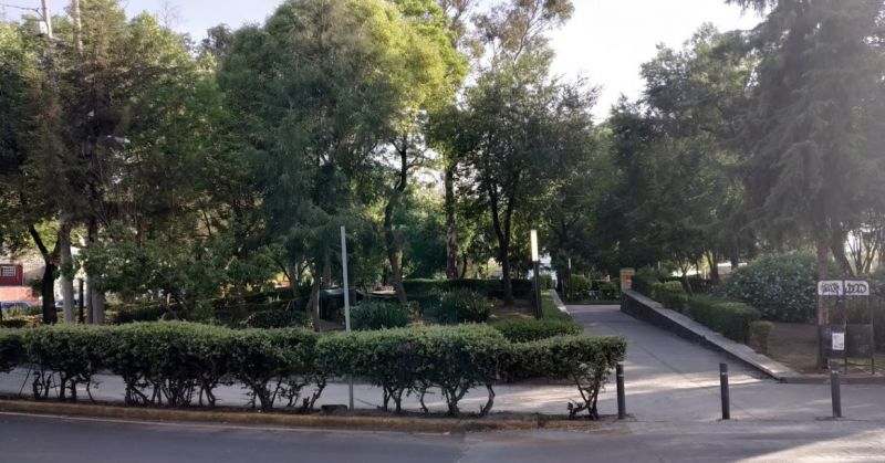 Archivo:Glorieta Panteón Francés.jpg