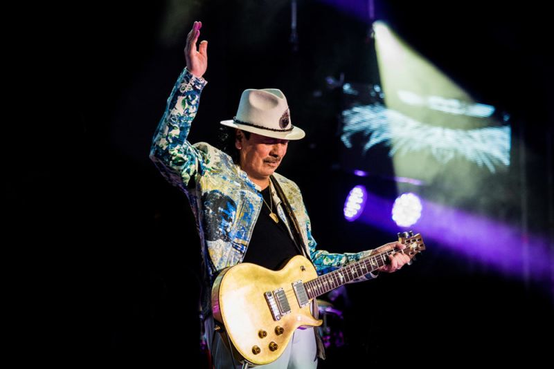 Archivo:Carlos Santana Zócalo 2005.jpg