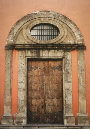 Portada principal de la Herrería, fachada sur.