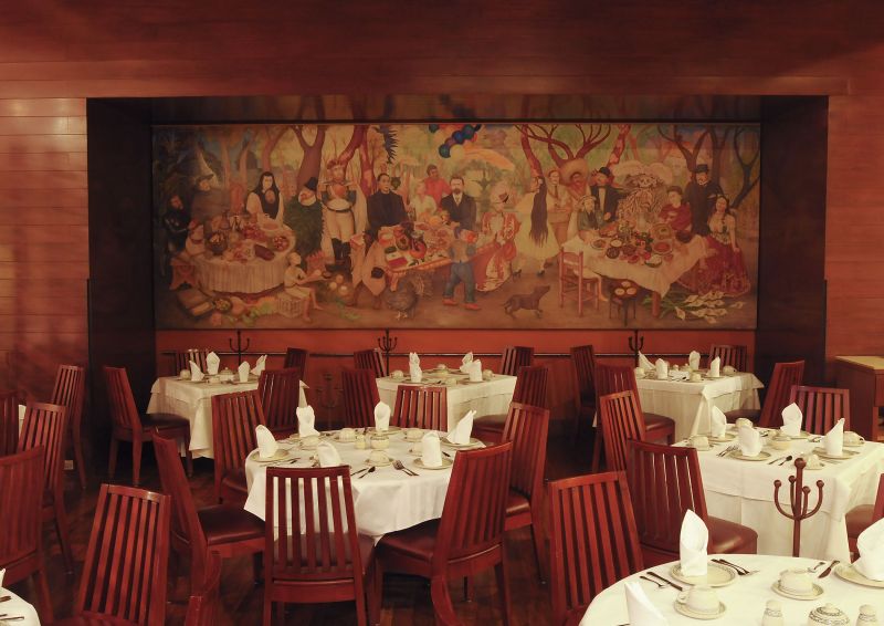 Archivo:Cardenal salón.jpg