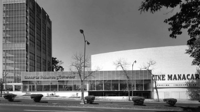 Archivo:Cine-manacar-exterior.jpg