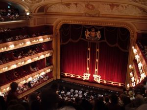 Teatro-ciudad-fotosimagen iris es.org .jpg