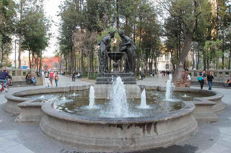 Archivo:Fuente Las Comadres .jpg