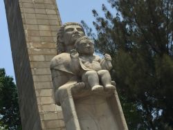 Monumento a La Madre.jpg